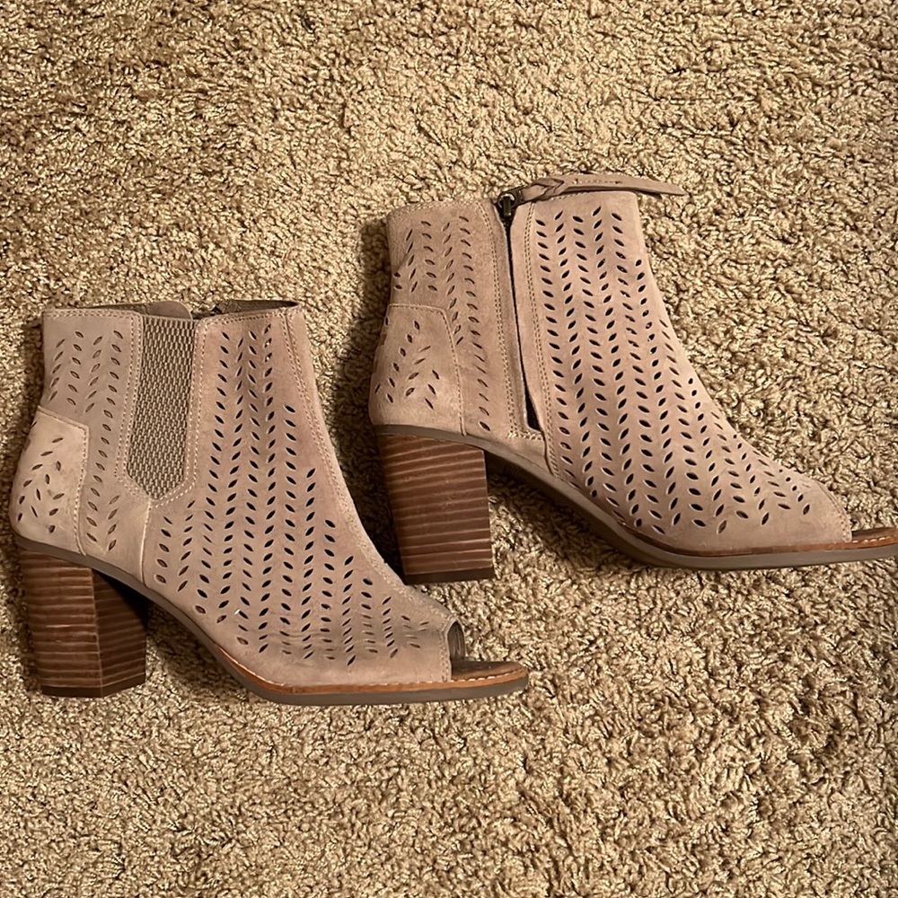 tom’s booties